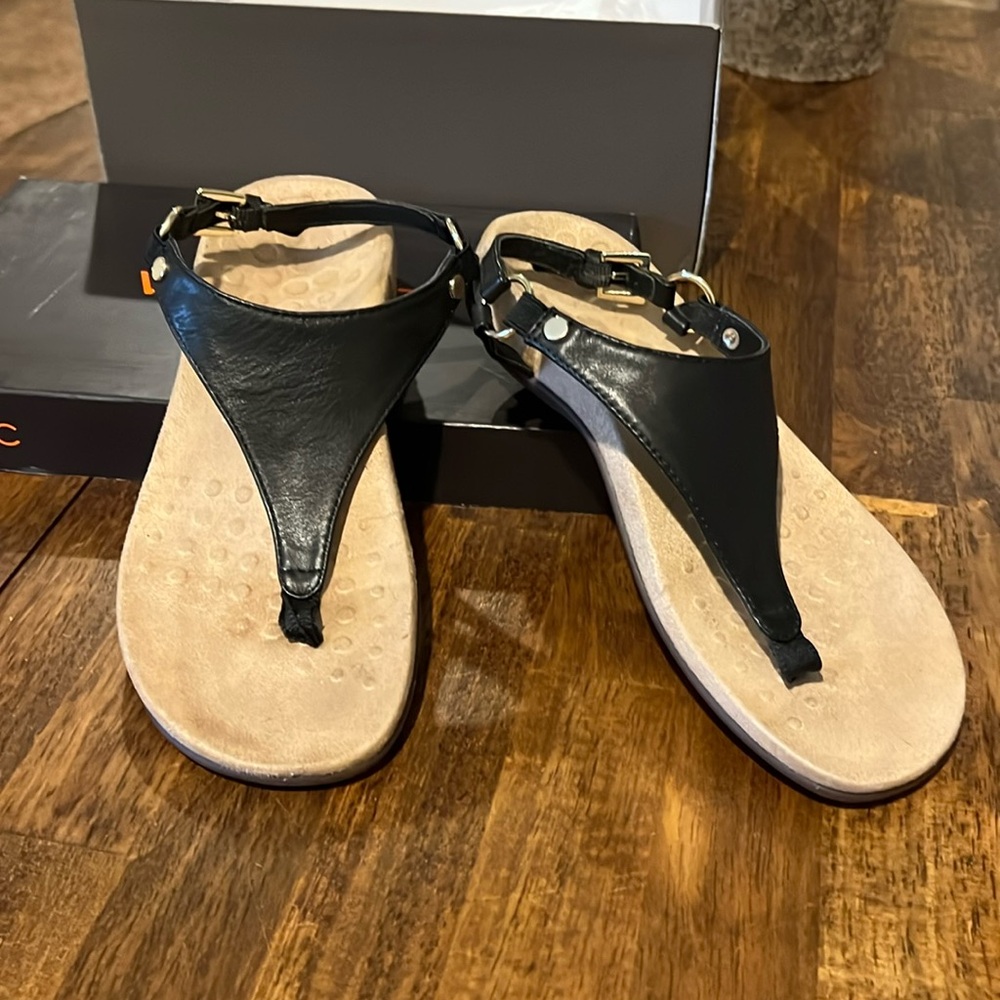 Vionic black sandals
